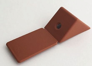 Уголок-стяжка пластмассовый на 2 шурупа вишня академия