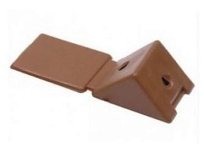 Уголок-стяжка пластмассовый на 2 шурупа орех